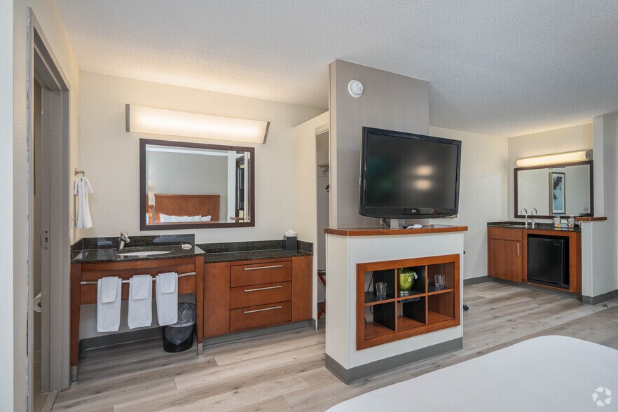 More Photos Of 7800 International Dr, Bloomington Hotel For Sale