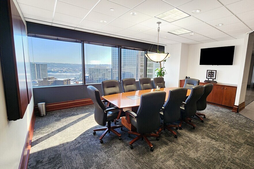 More Photos Of 250 E 5th St, Cincinnati Coworking Space