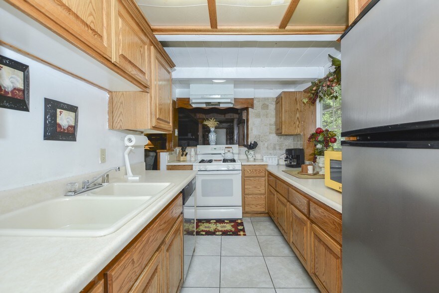 More Photos Of 27992 Rainbow Dr, Lake Arrowhead Hospitality For Sale