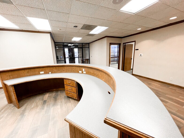 More Photos Of 2408 N Big Spring St, Midland Office For Sale