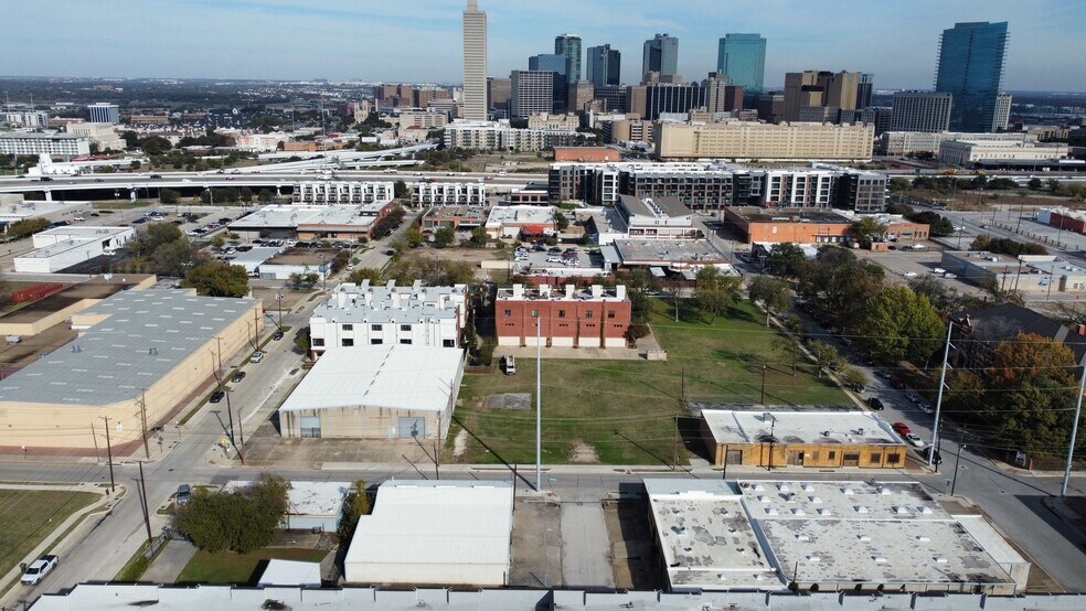More Photos Of 828 W Broadway Ave, Fort Worth Warehouse For Lease