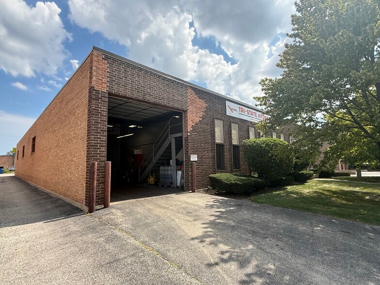 Primary Photo Of 135 Martin Ln, Elk Grove Village Warehouse For Sale