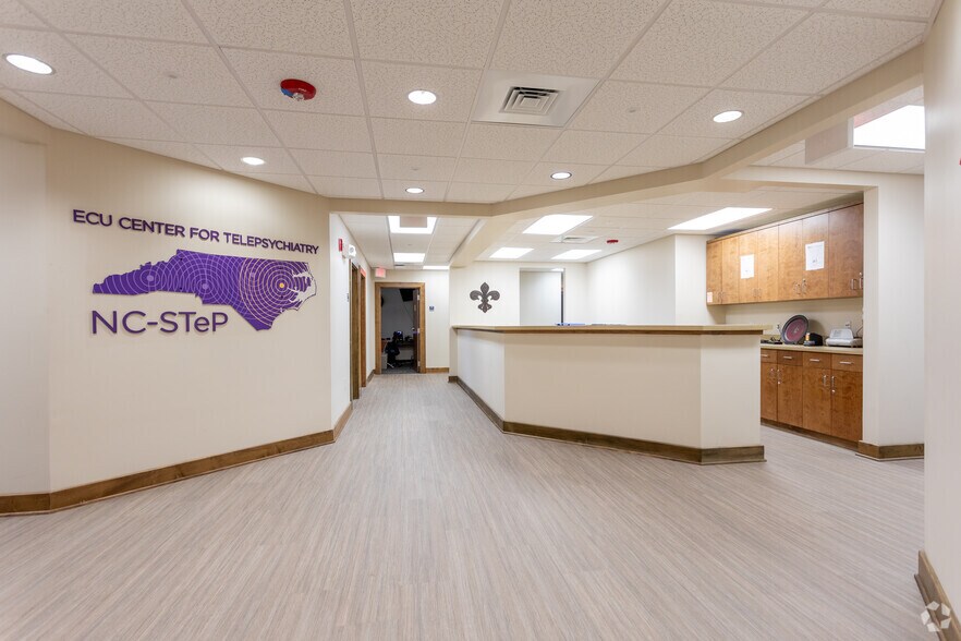 More Photos Of 905 Johns Hopkins Dr, Greenville Medical For Sale