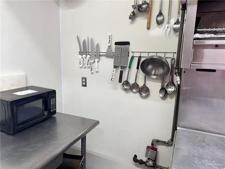 More Photos Of 214 E Chimney Rd, Mission Restaurant For Sale