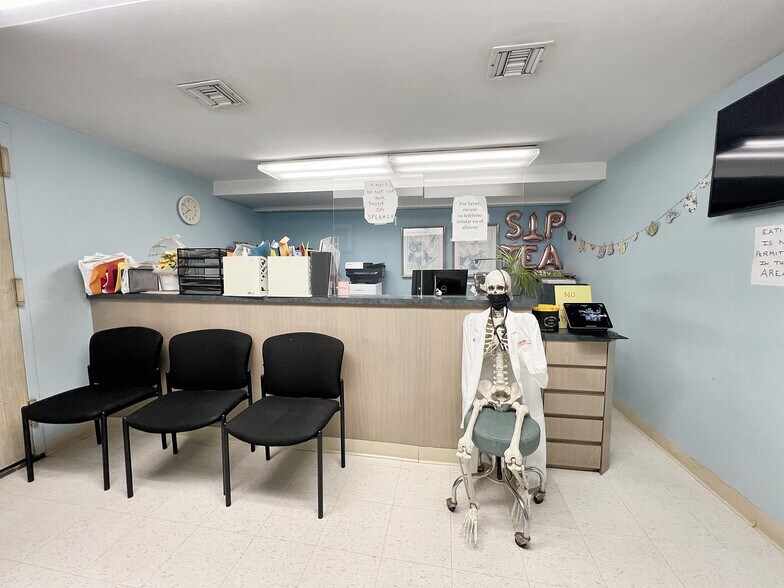 More Photos Of 105-09 Jamaica Ave, Richmond Hill Medical For Lease