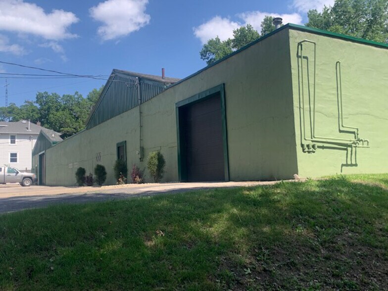 More Photos Of 453 E Euclid St, Salem Industrial For Sale