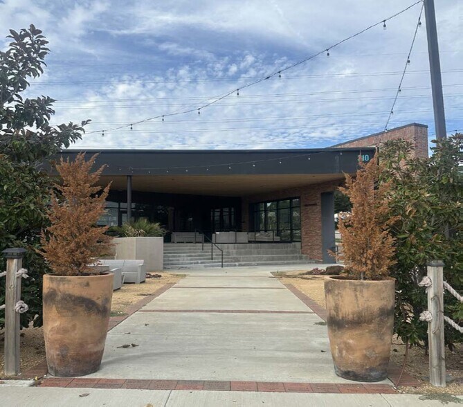 More Photos Of 310 S Goliad St, Rockwall Restaurant For Sale