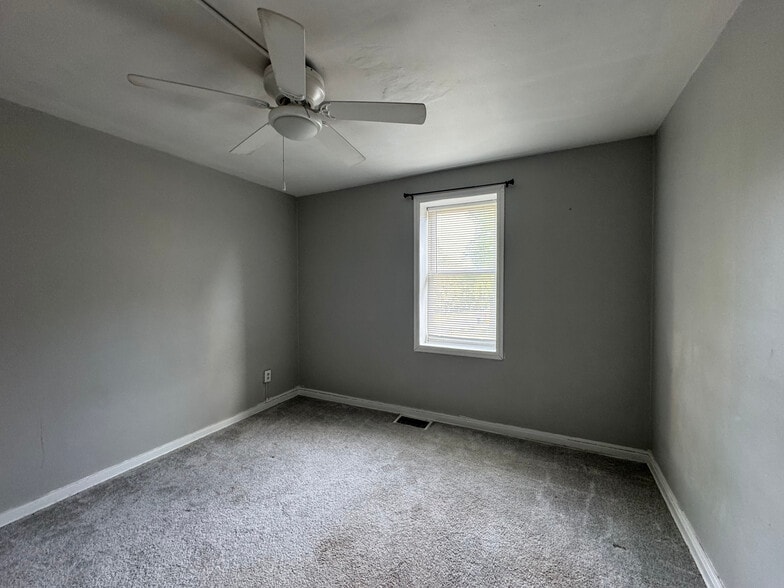 More Photos Of 140 N West St, Crown Point Apartments For Sale