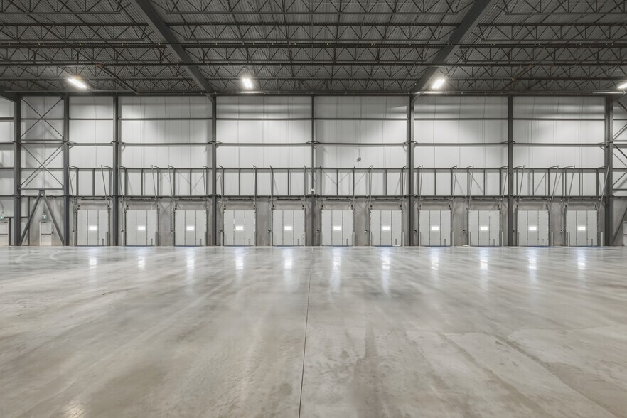 More Photos Of 22 Medicorum Pl, Hamilton Distribution For Lease