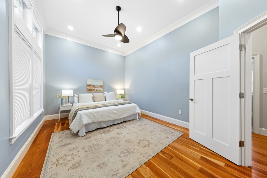 More Photos Of 25 Carlisle Rd, Westford Veterinarian Kennel For Sale