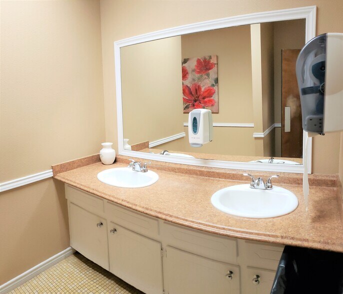 More Photos Of 227 NE Loop 820, Hurst Office For Lease