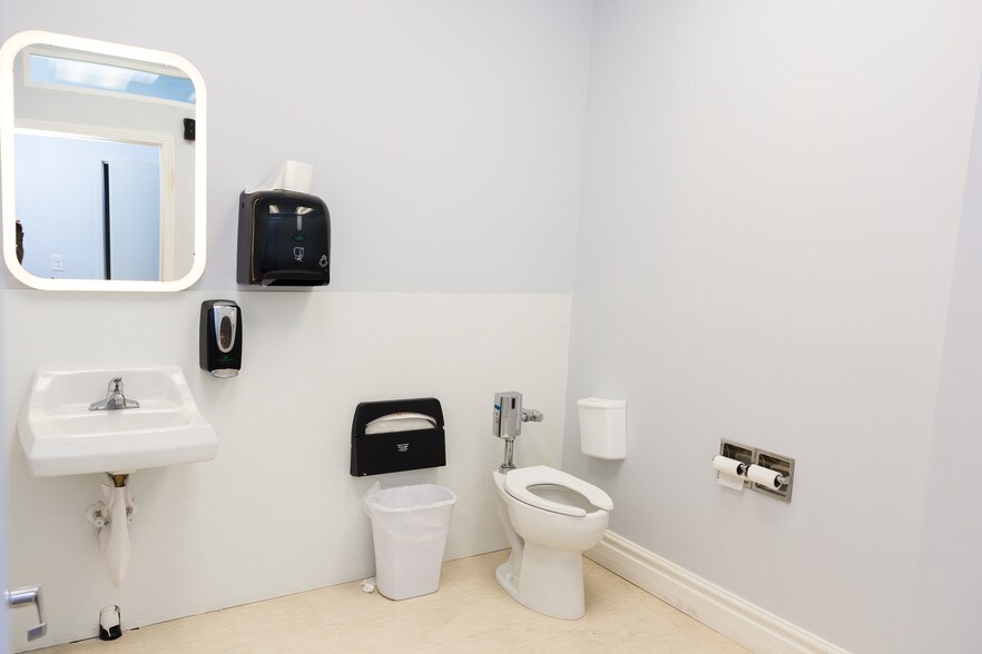 More Photos Of 1701 E Oakey Blvd, Las Vegas Religious Facility For Sale