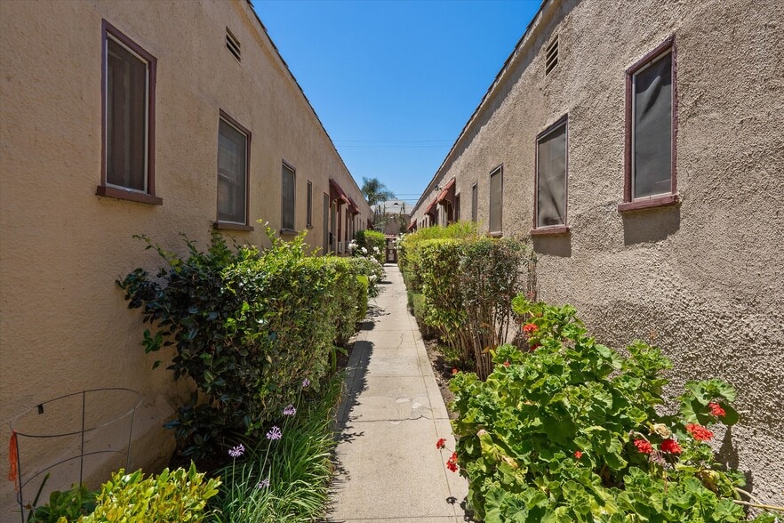 More Photos Of 1135-1137 Lodi Pl, Los Angeles Apartments For Sale