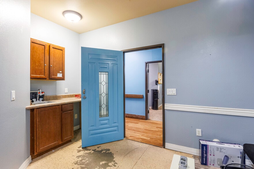 More Photos Of 16286 S Sunland Gin Rd, Arizona City Rehabilitation Center For Sale