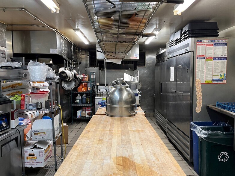 More Photos Of 6613 Hollis St, Emeryville Flex For Sale