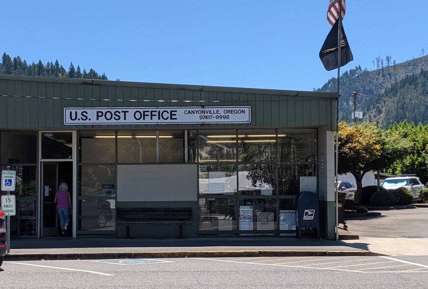 More Photos Of 131 SE 2nd St, Canyonville Post Office For Sale