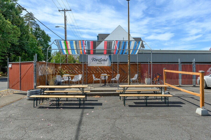 More Photos Of 777 NE 4th St, McMinnville General Retail For Lease