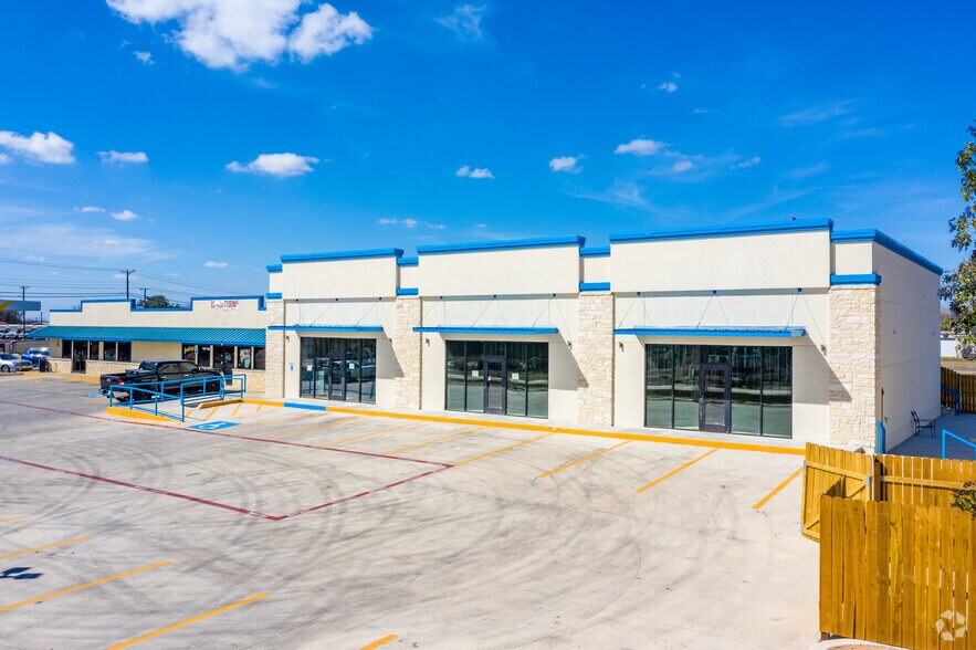 Primary Photo Of 1071 E TX-46 Hwy, New Braunfels Storefront Retail Office For Lease