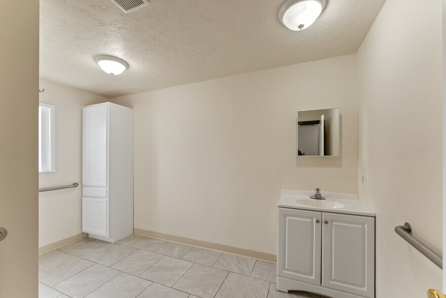 More Photos Of 132 NE Rifle Range St, Roseburg Apartments For Sale