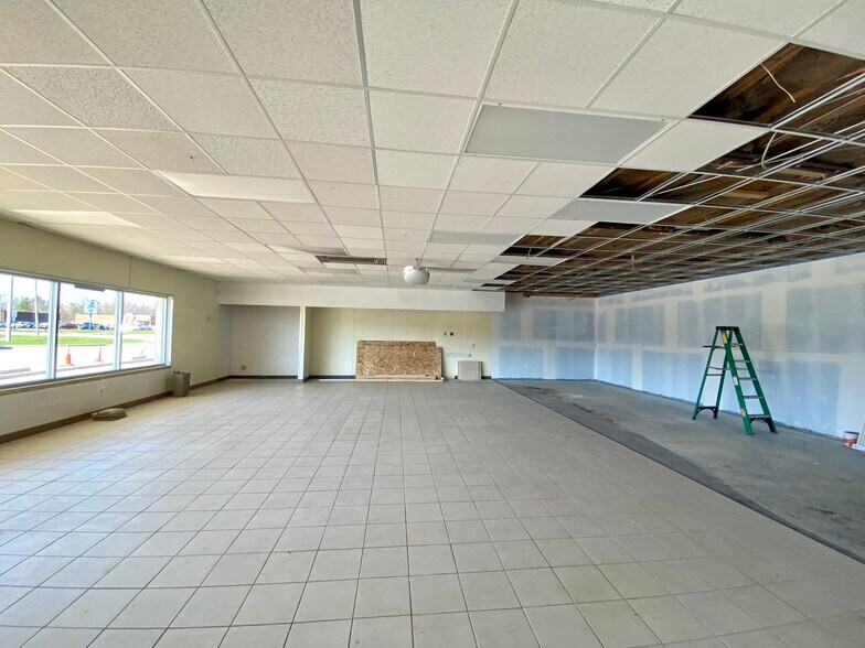 More Photos Of 2306 Calumet Ave, Valparaiso Convenience Store For Sale
