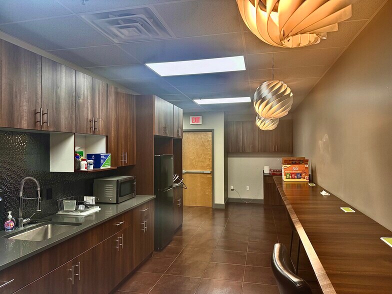 More Photos Of 871 S Auto Mall Dr, American Fork Warehouse For Lease