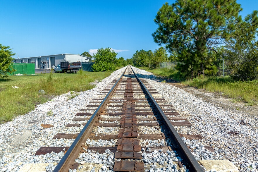 More Photos Of 335 Central Florida Pky, Orlando Warehouse For Lease