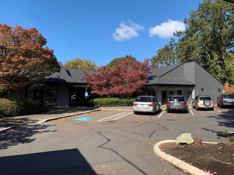 More Photos Of 1600 SW Cedar Hills Blvd, Portland Office For Sale