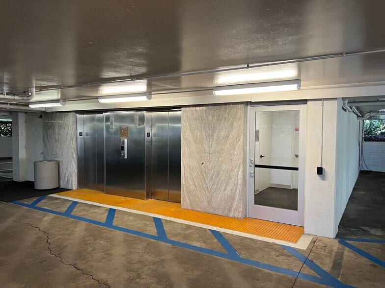 More Photos Of 567 San Nicolas Dr, Newport Beach Office For Lease