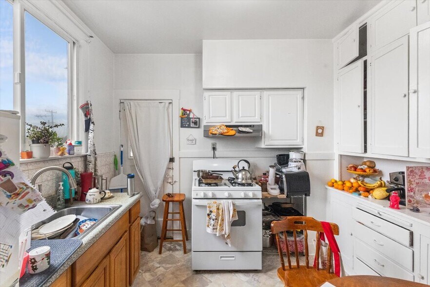 More Photos Of 2835 Anza St, San Francisco Apartments For Sale
