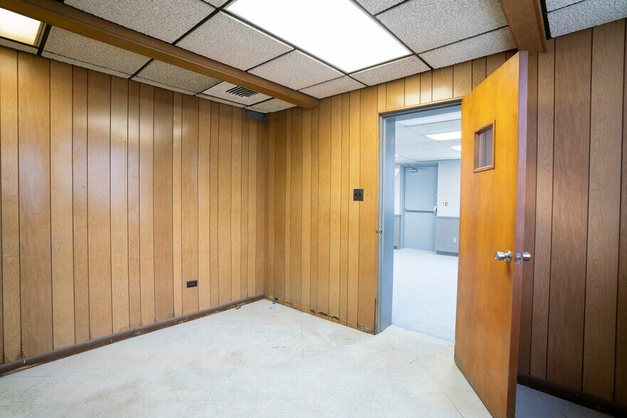 More Photos Of 461 Graham Rd, Cuyahoga Falls Freestanding For Sale