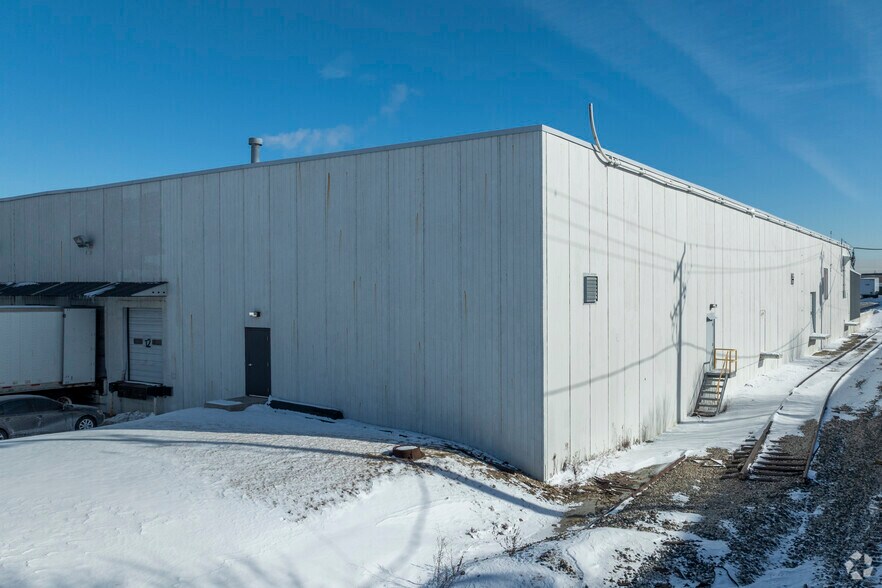 More Photos Of 6363 W 73rd St, Bedford Park Manufacturing For Lease