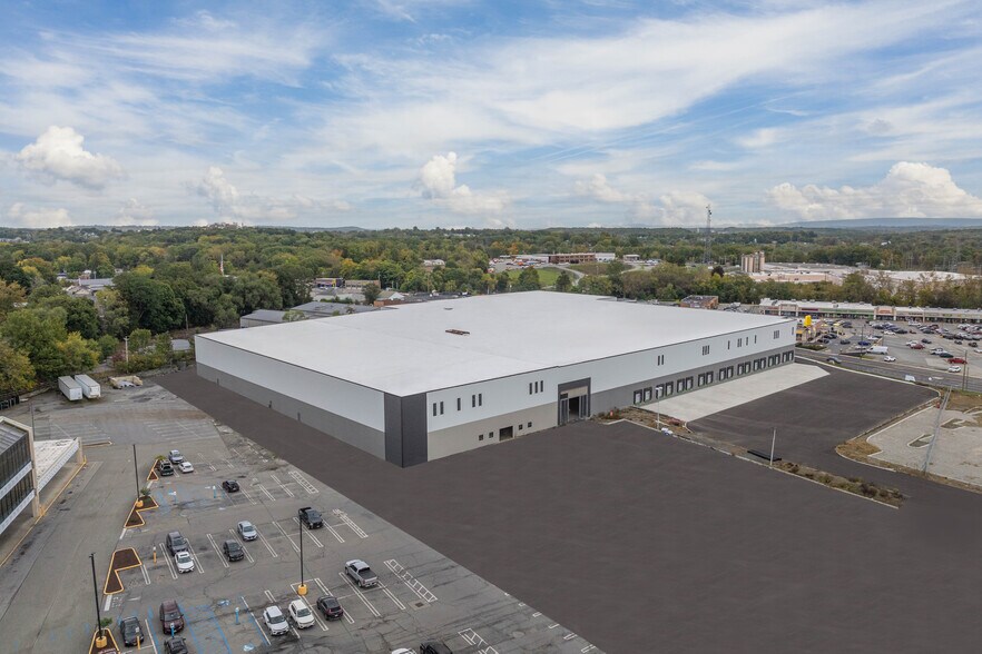 More Photos Of 102 Dolson Ave, Middletown Distribution For Lease