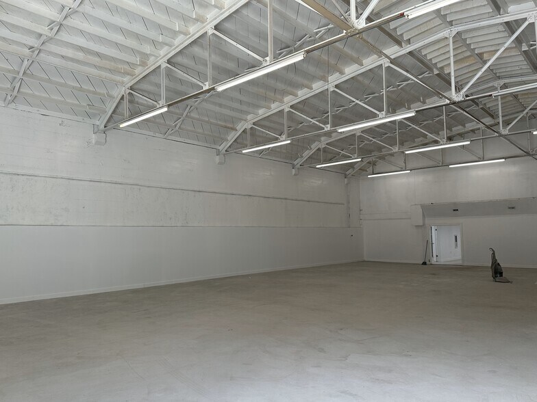 More Photos Of 1177 65th St, Oakland Light Manufacturing For Lease