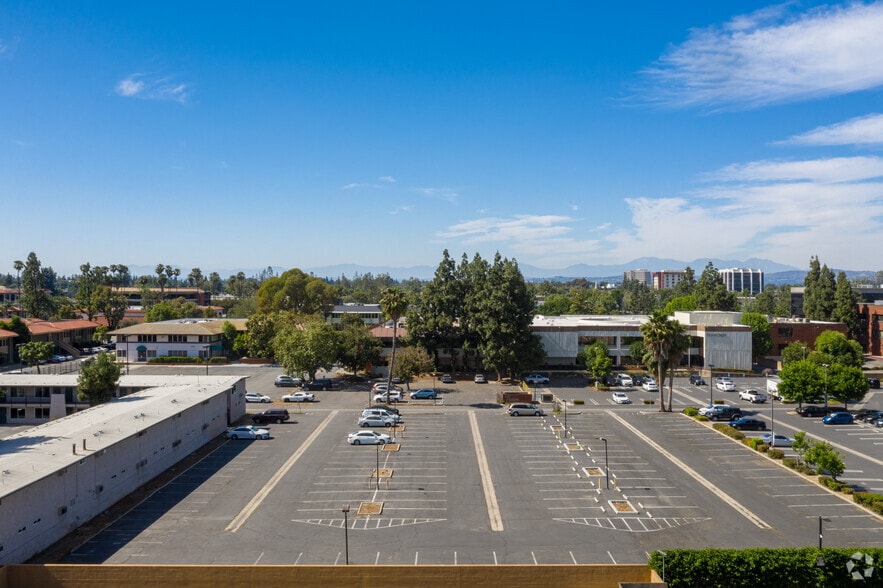 More Photos Of 2112 E 4th St, Santa Ana Office For Lease