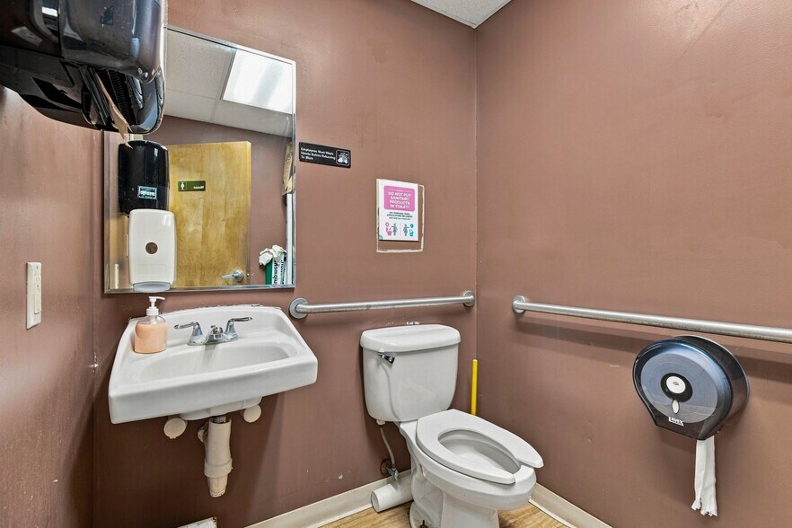 More Photos Of 547 E Main St, Ashland Restaurant For Sale