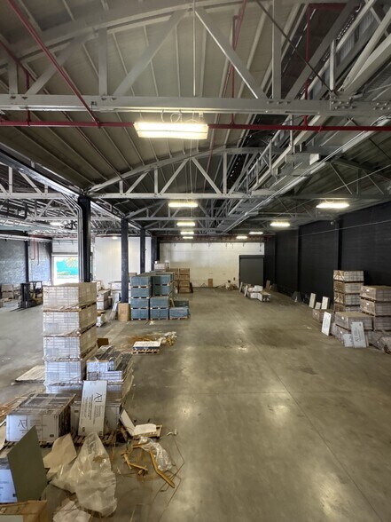 More Photos Of 417-421 E Commercial St, Anaheim Warehouse For Lease