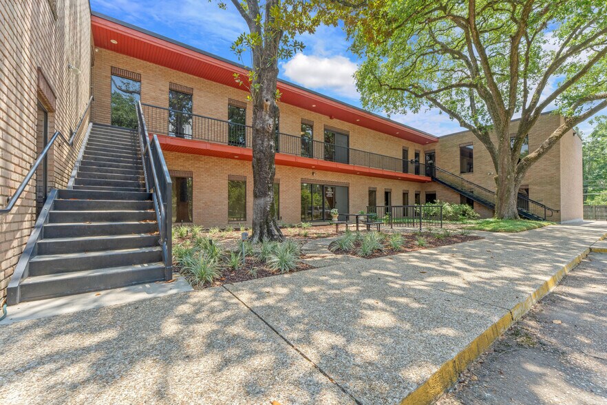 More Photos Of 7732 Goodwood Blvd, Baton Rouge Office Residential For Sale