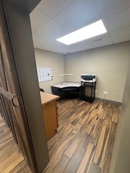 More Photos Of 1517 N Orange Blossom Trl, Orlando Office For Lease