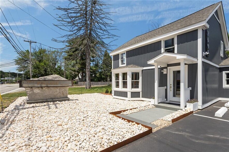 Primary Photo Of 2695 Hartford Ave, Johnston Office For Lease