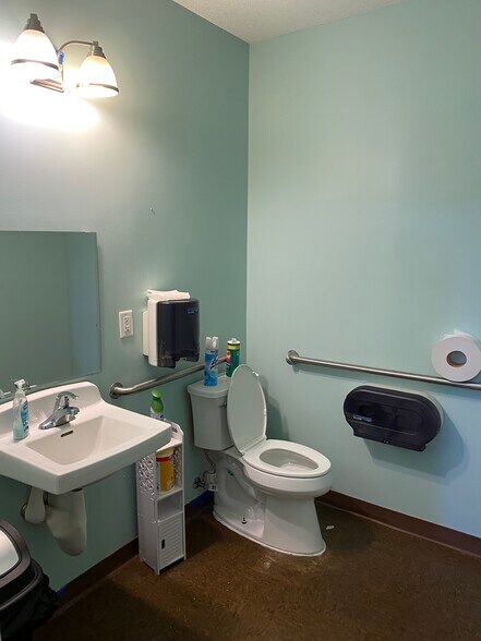 More Photos Of 350 SW Greenwich Dr, Lee's Summit Storefront Retail Office For Sale