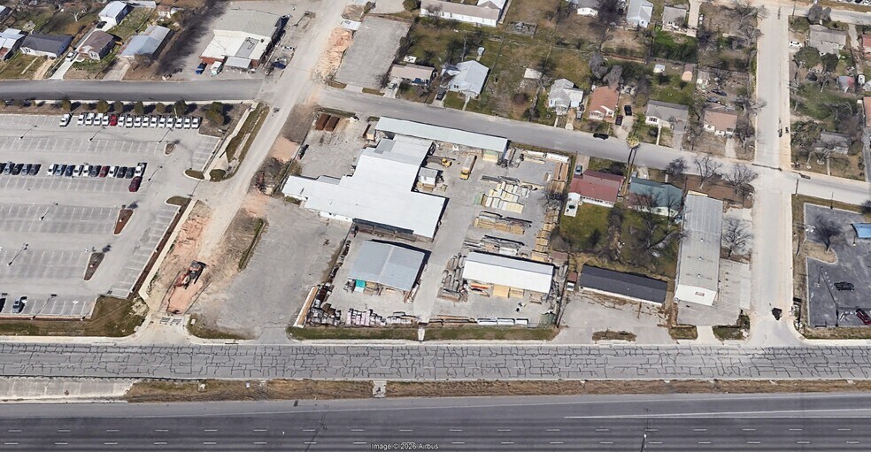 More Photos Of 1445 McQueeney Rd, New Braunfels General Retail For Lease