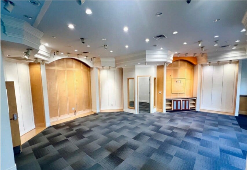 More Photos Of 12486-12494 Warwick Blvd, Newport News Freestanding For Lease