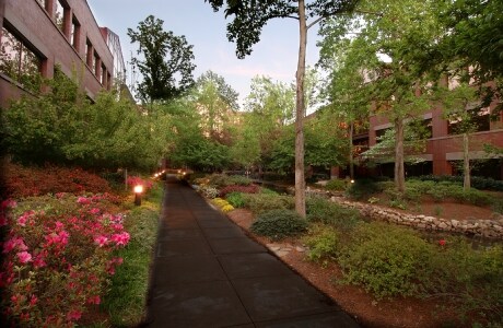 More Photos Of 2007 Corporate Ave, Memphis Office For Lease