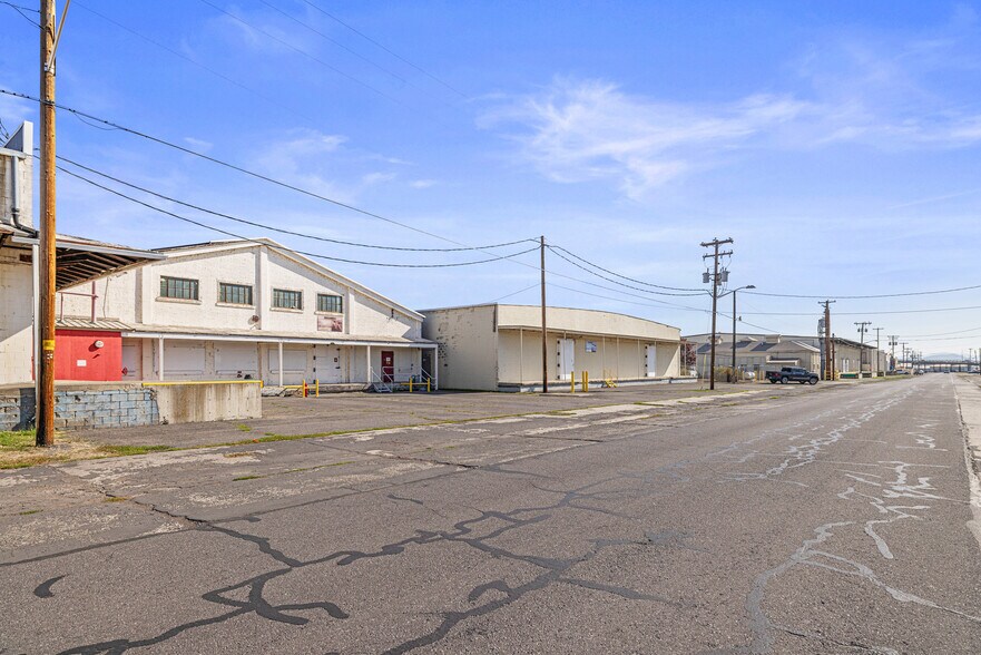More Photos Of 615 S Spring St, Klamath Falls Warehouse For Lease