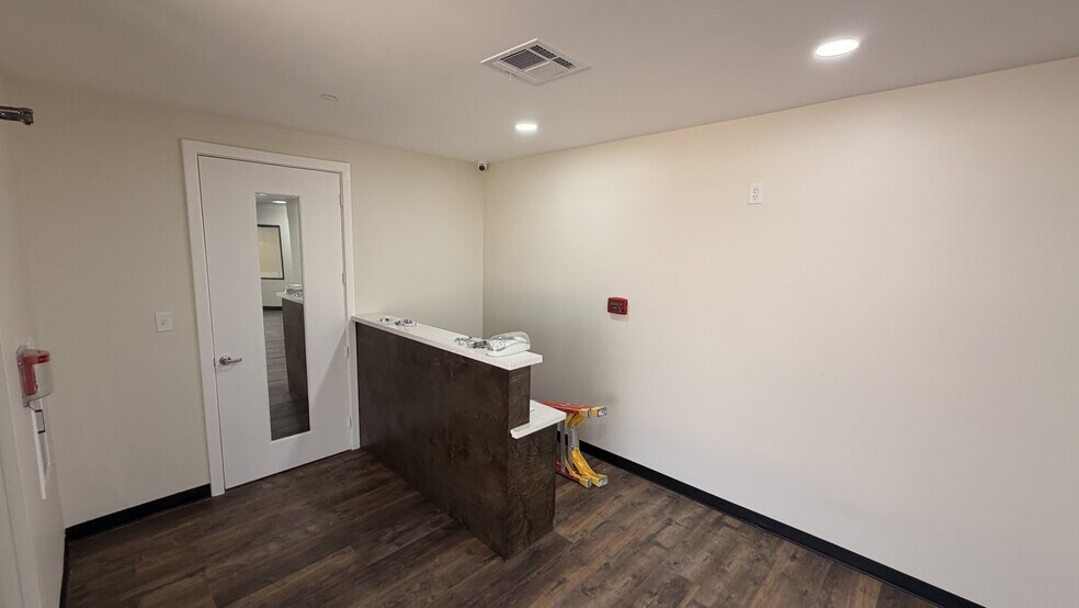More Photos Of 6910 N Eldridge Pky, Houston Freestanding For Sale