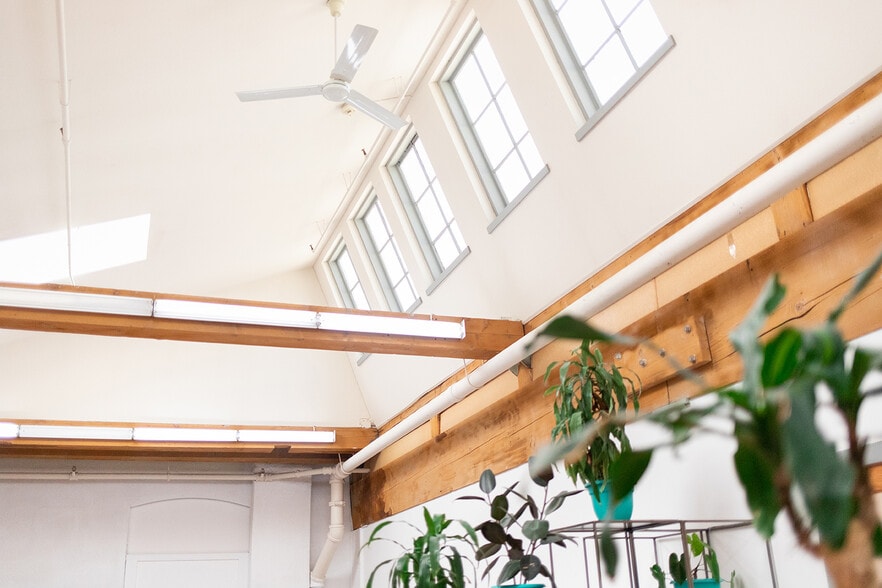 More Photos Of 6635 N Baltimore Ave, Portland Light Manufacturing For Lease