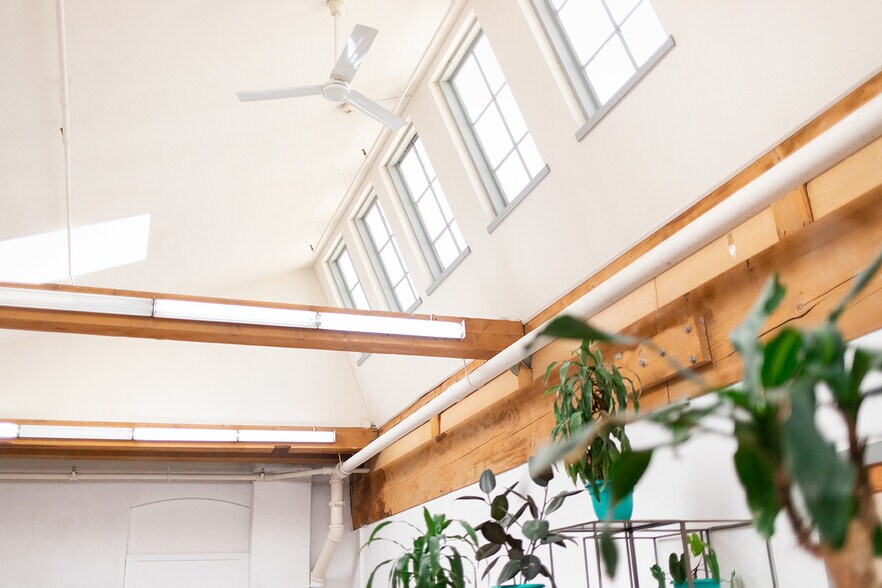 More Photos Of 6635 N Baltimore Ave, Portland Light Manufacturing For Lease