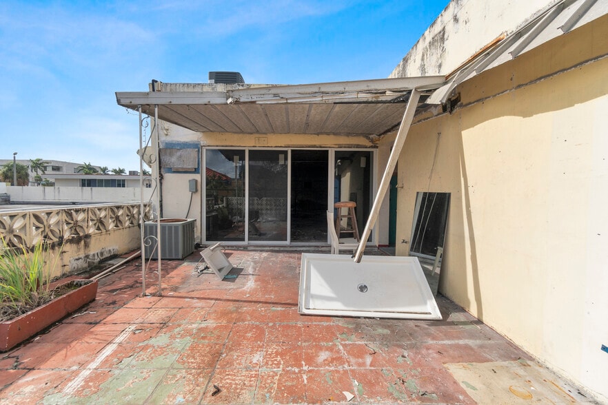 More Photos Of 1083 SE 17th St, Fort Lauderdale Convenience Store For Sale