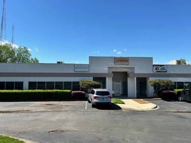 More Photos Of 5104 Reagan Dr, Charlotte Light Distribution For Lease