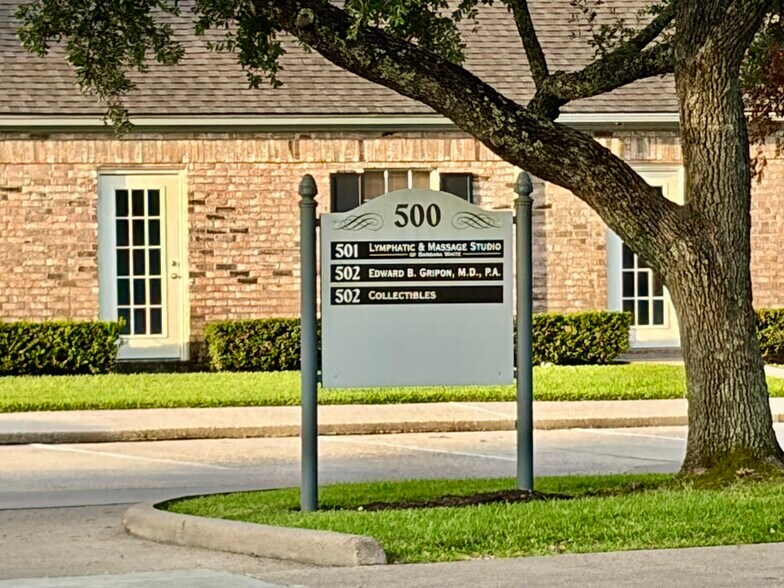 More Photos Of 3560 Delaware St, Beaumont Medical For Sale